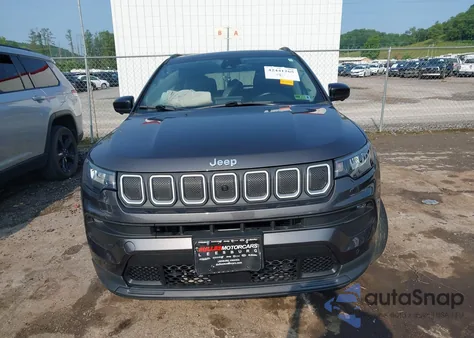 2022 Jeep Compass Latitude 4X4 z USA, uszkodzony, nr VIN 3C4NJDBB3NT141583